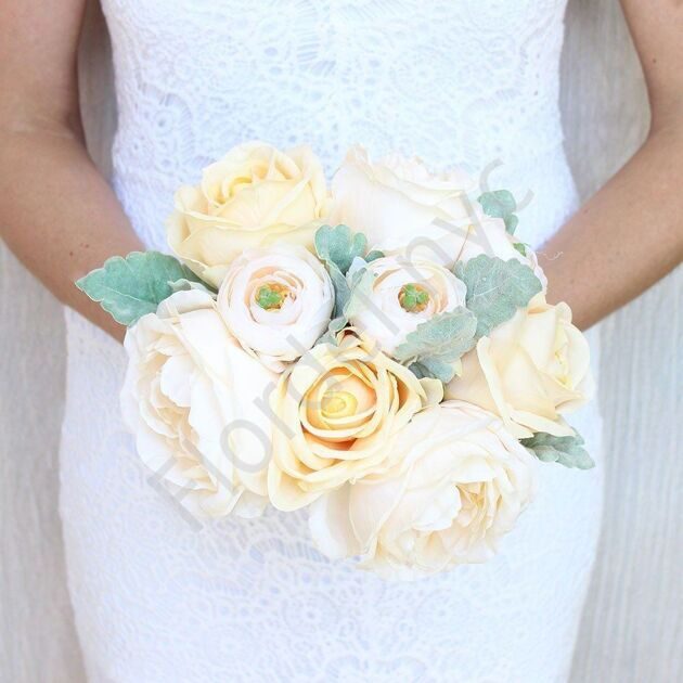 Peach bridal bouquet