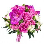 Magenta bridal bouquet