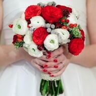 Bridal bouquet with roses of David Austin and ranunkulus